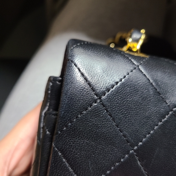 CHANEL Vintage Small Classic Flap 24k GHW Lambskin - Picture 5 of 17